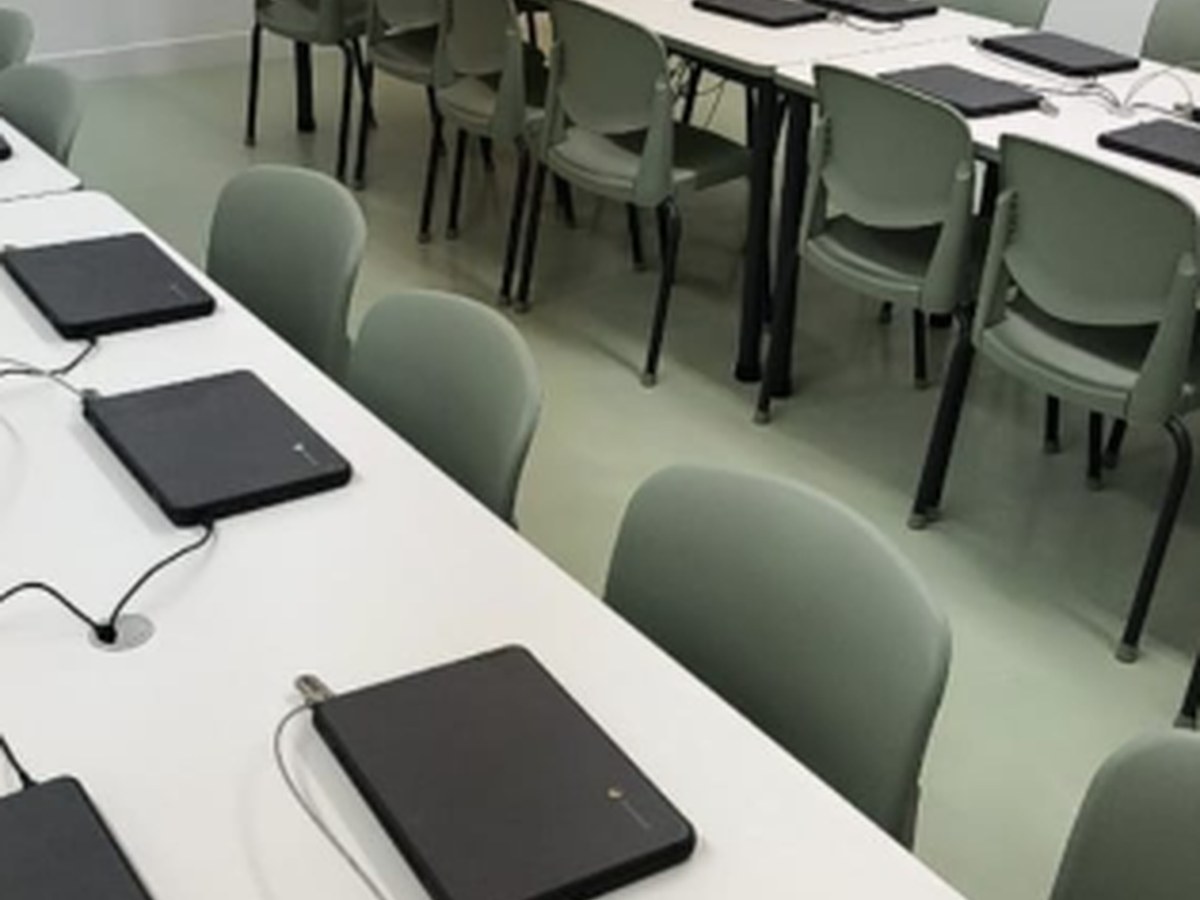 Espaço de informática e estudos — Anhanguera Penha